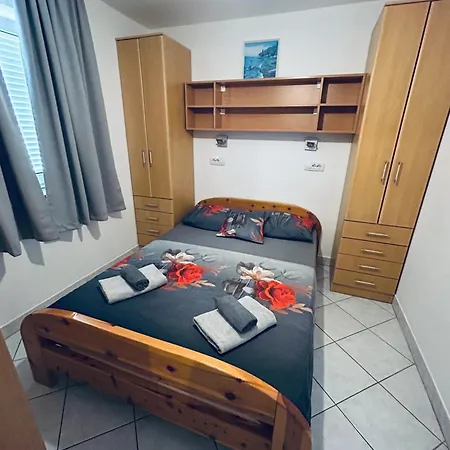 Cosy In Pag / 26 M² / Sea View Lägenhet