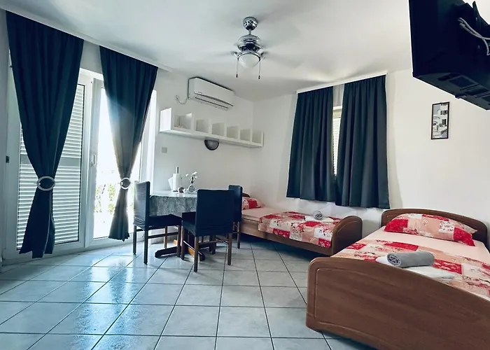 Cosy In Pag / 26 M² / Sea View Lägenhet Pag Town